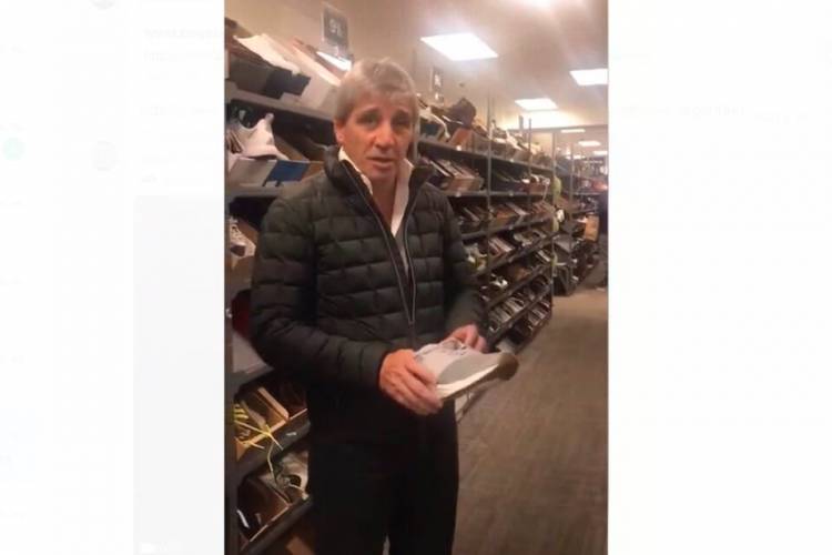 MIENTRAS DESATIENDE LOS RECLAMOS DE LAS UNIVERSIDADES, LUIS CAPUTO SE PASEA EN SHOPPINGS