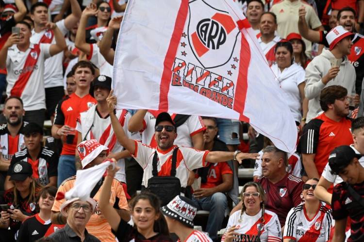 VOLVIERON LAS DOS HINCHADAS Y EL SUPERCLÁSICO FUE UNA FIESTA
