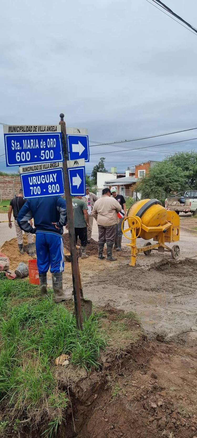 EL MUNICIPIO REALIZÓ REPARACIÓN DE CALLE EN URUGUAY Y SANTA MARIA DE ORO