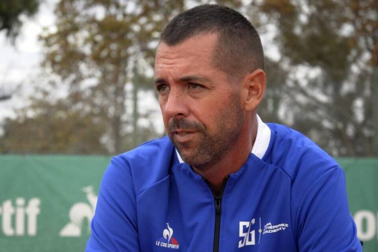 CÓMO PIENSA EL COACH DEL MOMENTO: SUS TRES TENISTAS EN EL TOP 100 Y EL VÍNCULO CON SEBASTIÁN BÁEZ