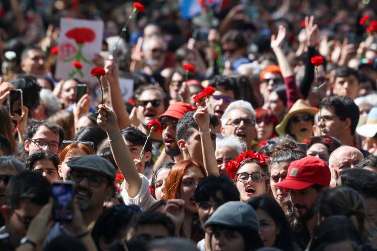 PORTUGAL CELEBRÓ LOS 50 AÑOS DE LA "REVOLUCIÓN DE LOS CLAVELES"