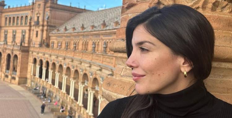 LA ACTRIZ ARGENTINA ANDREA RINCÓN DEDICA CANCIÓN A DIOS