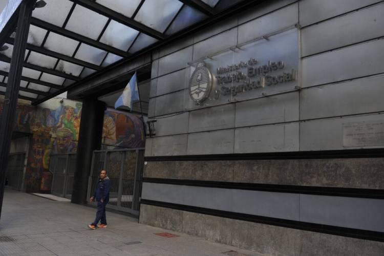 SUBE UN 6 POR CIENTO EL SALARIO MÍNIMO EN MAYO