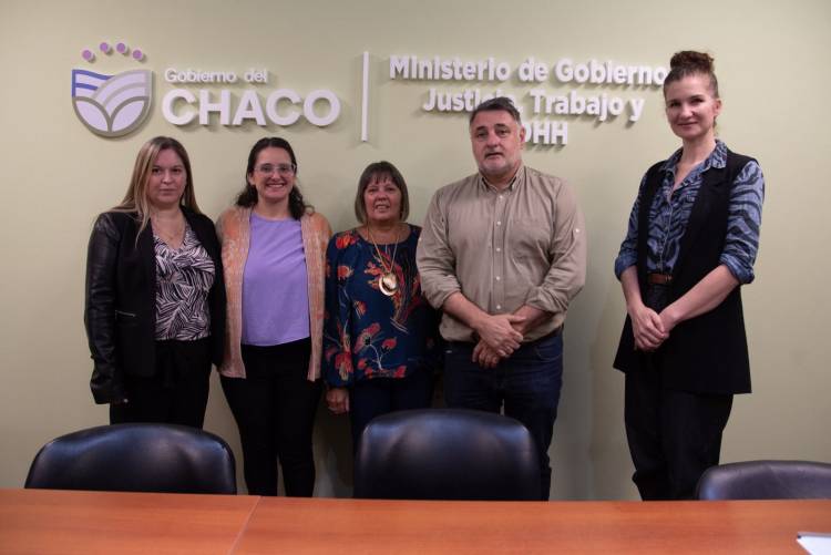 GOBIERNO FIRMÓ UN CONVENIO CON LA FACULTUDAD DE HUMANIDADES DE LA UNNE PARA PASANTÍAS ESTUDIANTILES 