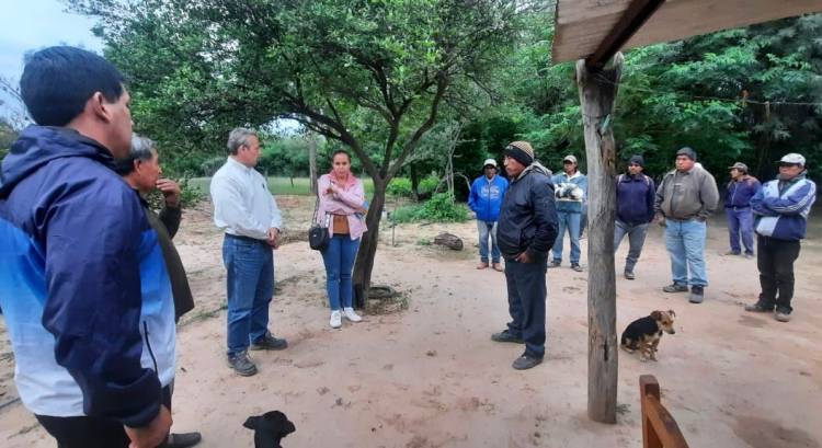 DEPARTAMENTOS GÜEMES Y MAIPÚ: EL MINISTERIO DE LA PRODUCCIÓN DEL CHACO ENTREGÓ SEMILLAS A PRODUCTORES HORTÍCOLAS