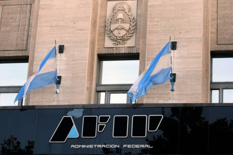 SE RECAUDA MENOS POR IVA PERO MÁS POR GANANCIAS