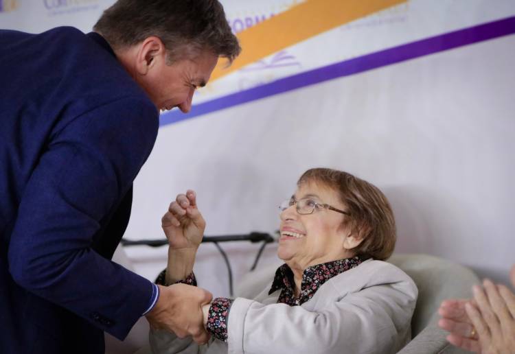 EL GOBERNADOR ZDERO ACOMPAÑÓ LA PRESENTACIÓN DEL LIBRO “LO QUE EL PERIODISMO ME ENSEÑÓ” DE ELIDA AGUILAR DE LÓPEZ 
