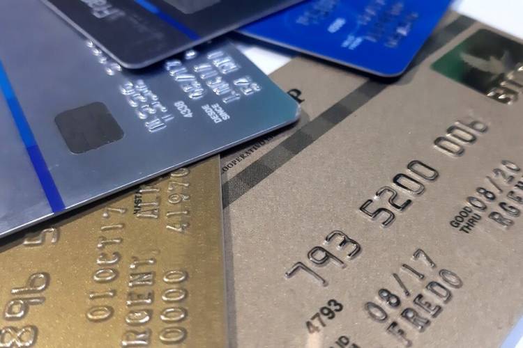 SIGUEN ABAJO LAS OPERACIONES CON TARJETA