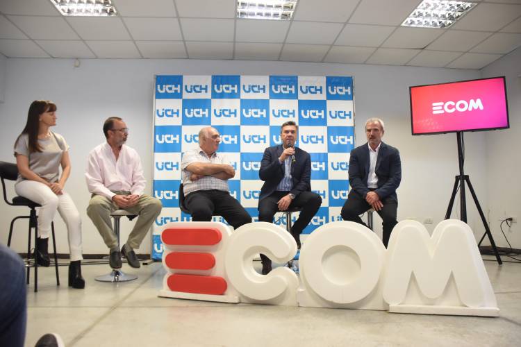 ZDERO INAUGURÓ LA CONEXIÓN DE FIBRA ÓPTICA PARA EL PARQUE INDUSTRIAL DE PUERTO TIROL