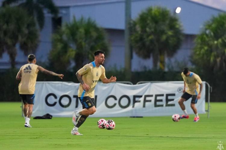 DOS JUGADORES DE LA SELECCIÓN ARGENTINA VOLVIERON A ENTRENAR A LA PAR DEL GRUPO