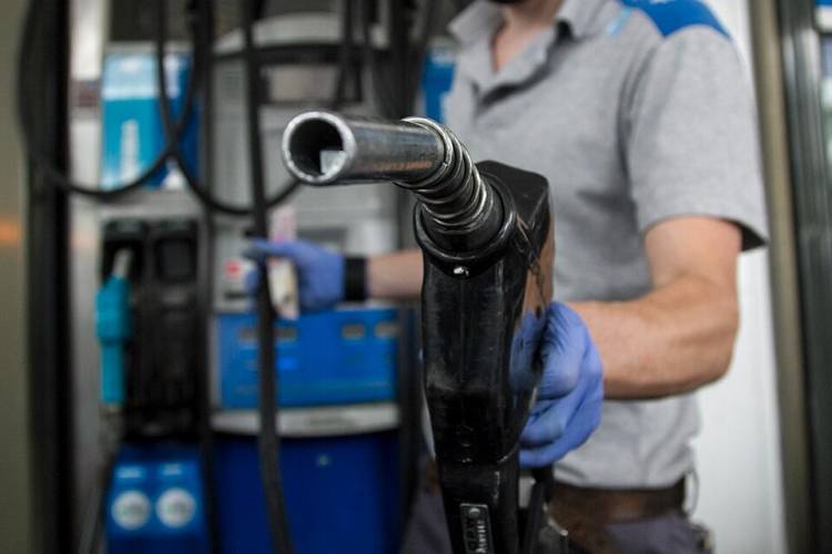 CHIRILLO ANTICIPÓ NUEVAS SUBAS DE LOS COMBUSTIBLES