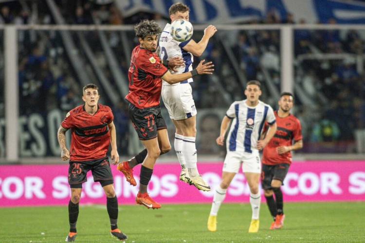 LIGA PROFESIONAL: TALLERES VENCIÓ A PLATENSE Y ES ÚNICO LÍDER