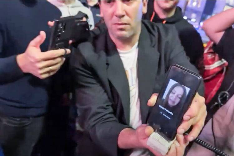 PETTOVELLO DICE QUE NO RENUNCIA PORQUE NO QUIERE "DEJAR SOLO" A MILEI