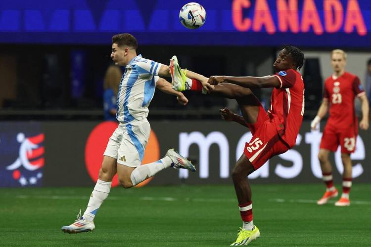 CANADÁ DENUNCIÓ RACISMO CONTRA BOMBITO, EL DE LA PATADA A MESSI