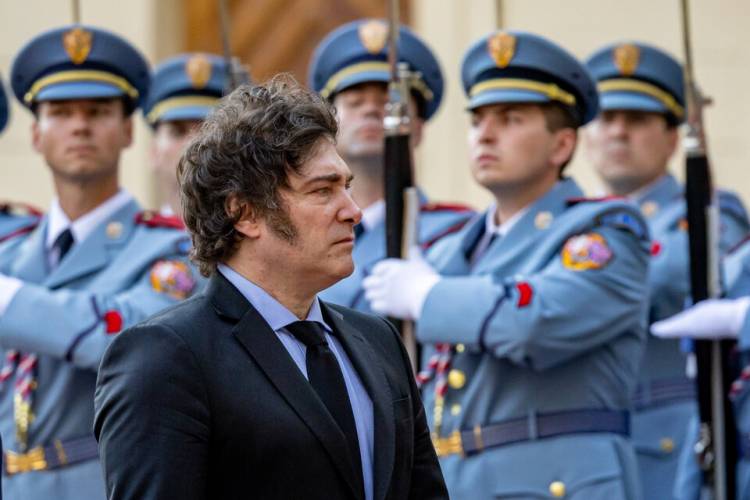 OPERACIÓN "V", DATOS FICTICIOS Y NÚMEROS MANIPULADOS