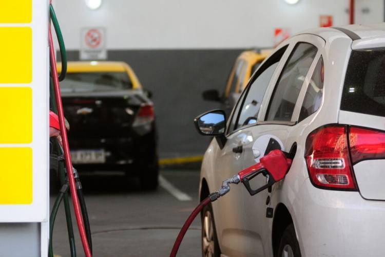 MENOS NAFTA, MENOS CONSUMO