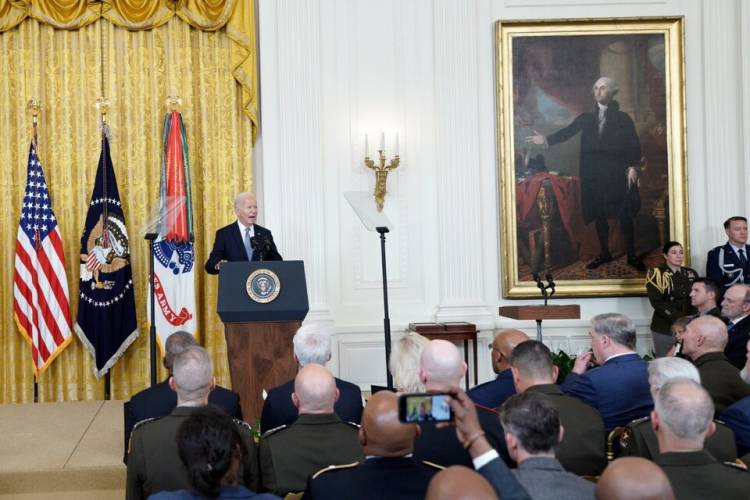 BIDEN SE REUNIÓ CON GOBERNADORES DEMÓCRATAS PARA CALMAR LAS AGUAS TRAS EL DEBATE