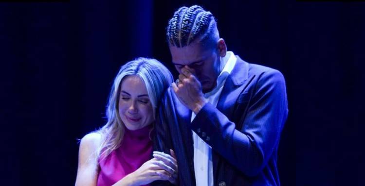 ROBERTO FIRMINO FUE UNGIDO COMO PASTOR EVANGÉLICO JUNTO A SU ESPOSA