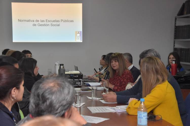 RECOGEN APORTES PARA PROYECTO DE LEY DE INSTITUCIONES EDUCATIVAS DE GESTIÓN SOCIAL