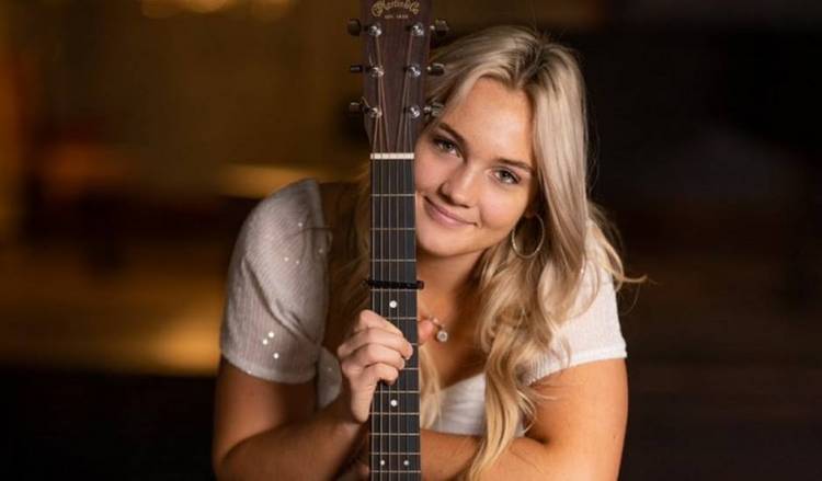 TRIUNFA ‘I WAS GONNA BE’, EL COUNTRY DE RACHEL HOLT DANDO VOZ A UN NIÑO QUE NO DEJARON NACER
