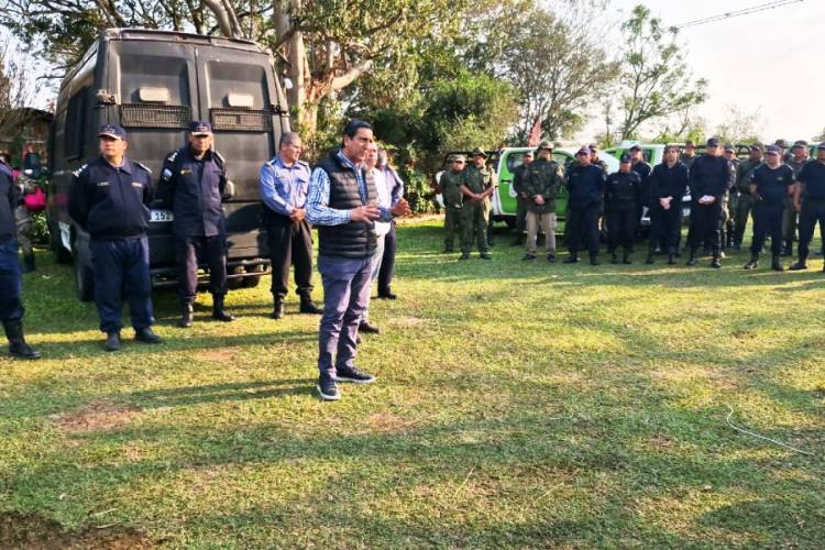 HORA DESPUÉS DE LOS ANUNCIOS DEL GOBERNADOR EL MINISTRO DE SEGURIDAD SUSPENDIÓ SUS ACTIVIDADES