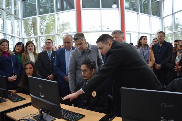 LAS BREÑAS: EL GOBERNADOR ZDERO INAUGURÓ EL CENTRO DE MONITOREO MUNICIPAL
