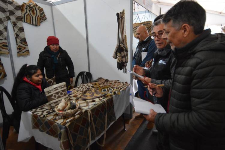 BIENAL 2024: EL JURADO QUE EVALUARÁ A LA FERIA DE PUEBLOS ORIGINARIOS DESTACÓ LA PARTICIPACIÓN DE LOS JÓVENES