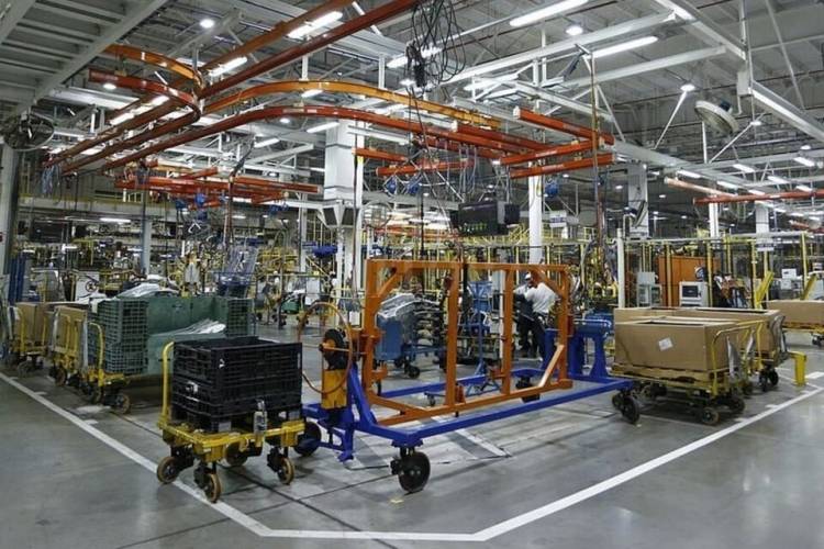 MÁS MÁQUINAS JUNTANDO POLVO