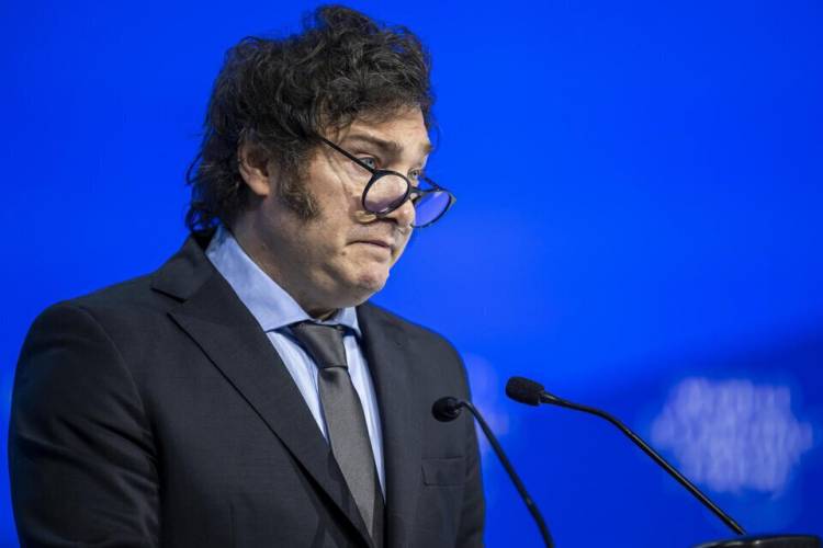 ENCUENTRO EN LA AMIA CON LACALLE POU Y SANTIAGO PEÑA