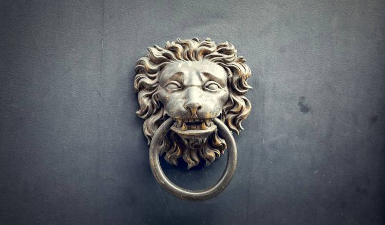 LAODICEA: CULTOS CON JESÚS FUERA DE LA PUERTA