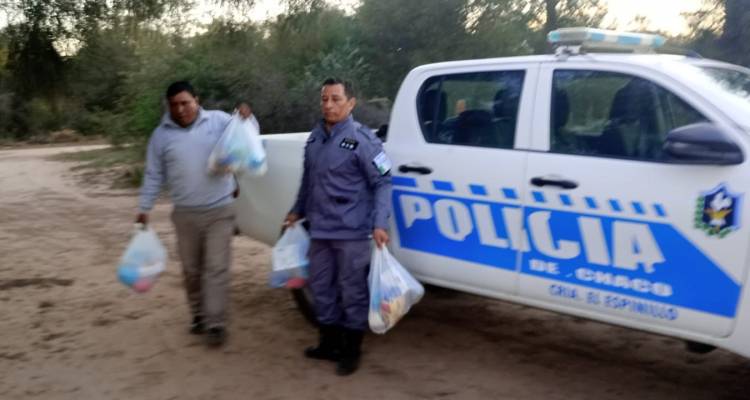 COLABORACIÓN POLICIAL PERMITIÓ QUE 20 FAMILAS RECIBAN SUS ALIMENTOS 