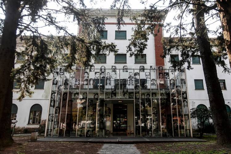 SOBREVIVIENTES, MADRES, ABUELAS Y PARTIDOS POLÍTICOS CRUZARON A LOS LIBERTARIOS POR LAS VISITAS A EZEIZA