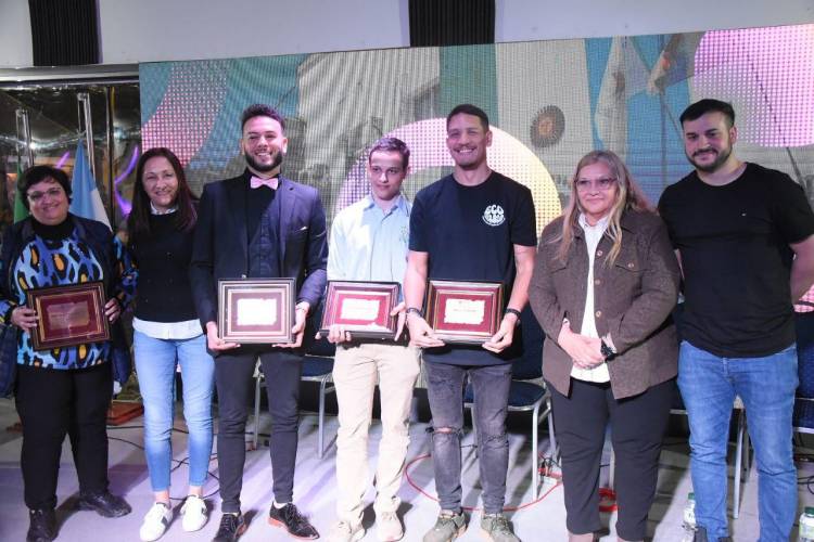 JÓVENES QUE INSPIRAN: UNA JORNADA DE MOTIVACIÓN EN LA BIENAL DE ESCULTURAS 2024