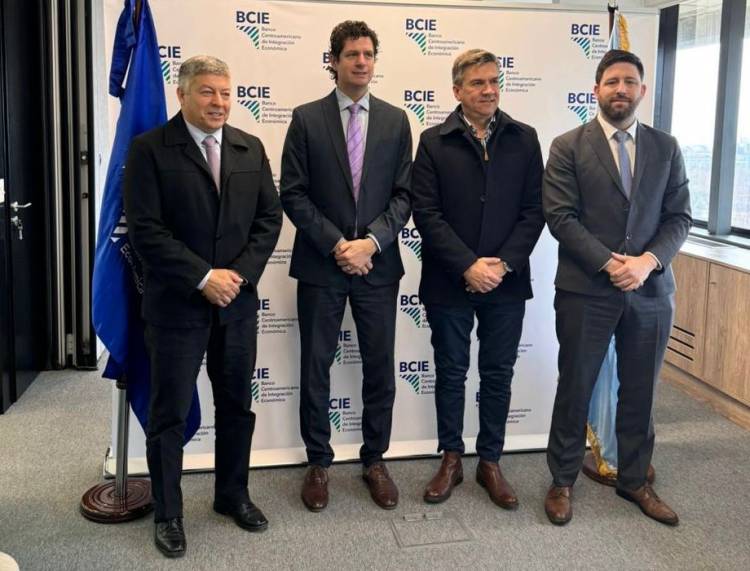 BS. AS: EL GOBERNADOR ZDERO FIRMÓ ACUERDO CON BCIE PARA FORTALECER LA SEGURIDAD CIUDADANA