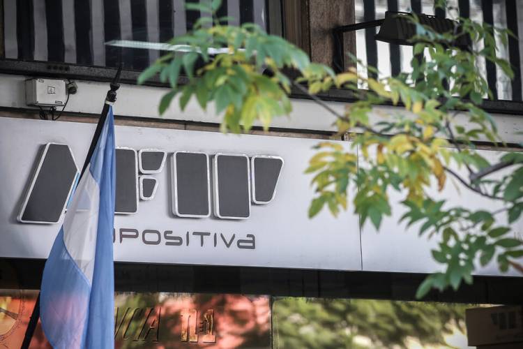 PRIMER AMPARO CONTRA GANANCIAS