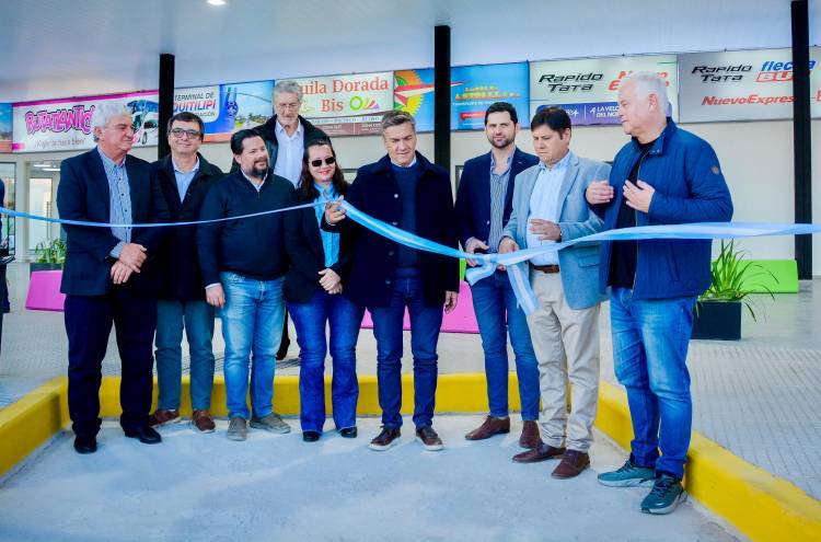 QUITILIPI: EL GOBERNADOR ZDERO INAUGURÓ LA TERMINAL DE ÓMNIBUS Y EL MUNICIPIO LOCAL YA LA PONE EN FUNCIONAMIENTO