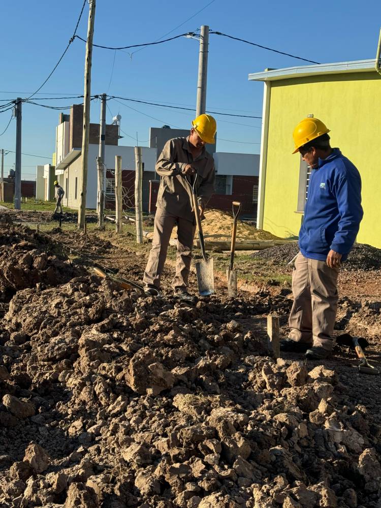 EL GOBIERNO PROVINCIAL ULTIMA TRABAJOS EN LA INFRAESTRUCTURA DE LA CHACRA 137