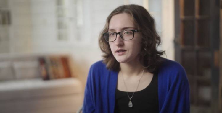 UNA JOVEN DEMANDA A PLANNED PARENTHOOD POR EMPUJARLA AL ‘CAMBIO DE SEXO’ IRREVERSIBLE