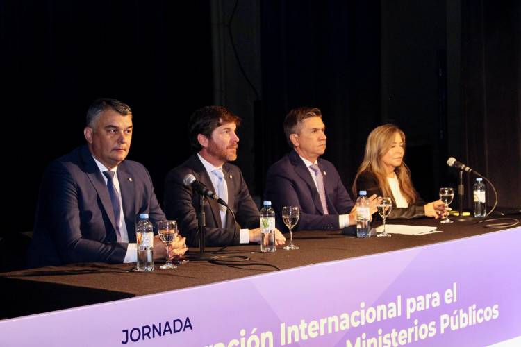 EL GOBERNADOR ZDERO DIO APERTURA A LA JORNADA DE COOPERACIÓN INTERNACIONAL PARA EL PODER JUDICIAL Y LOS MINISTERIOS PÚBLICOS