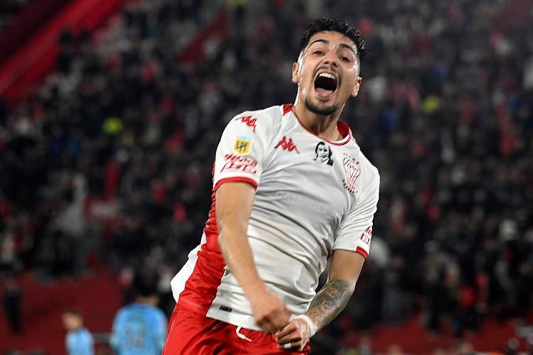 LIGA PROFESIONAL: HURACÁN, SOLITO Y SOLO EN LA CIMA