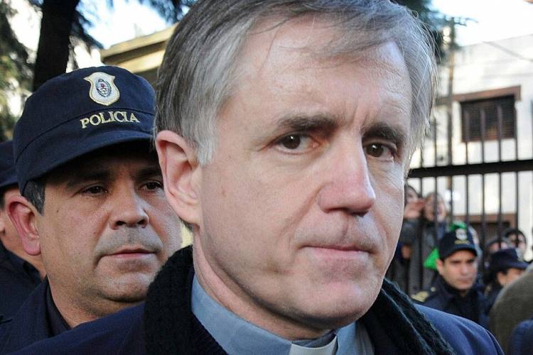 GRASSI, EL CURA QUE SE CODEÓ CON EL PODER Y TERMINÓ PRESO