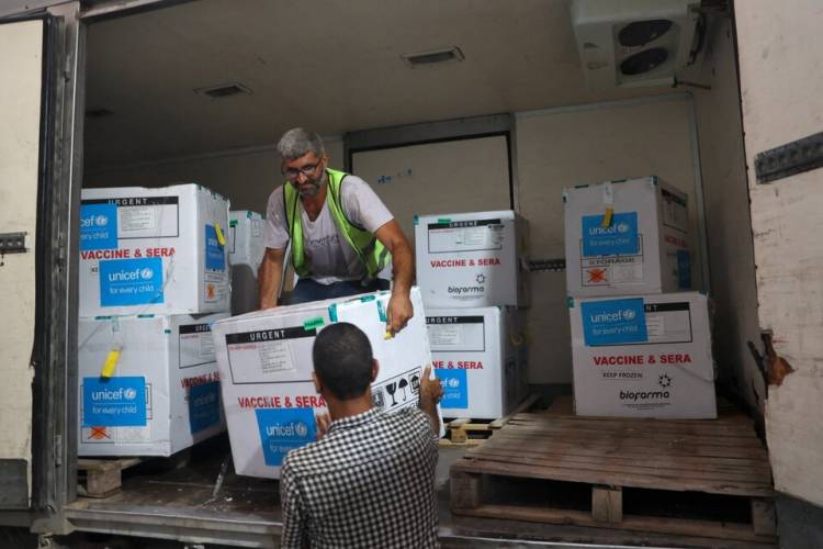 LLEGAN A GAZA VACUNAS DE LA POLIO PARA INMUNIZAR A CIENTOS DE NIÑOS