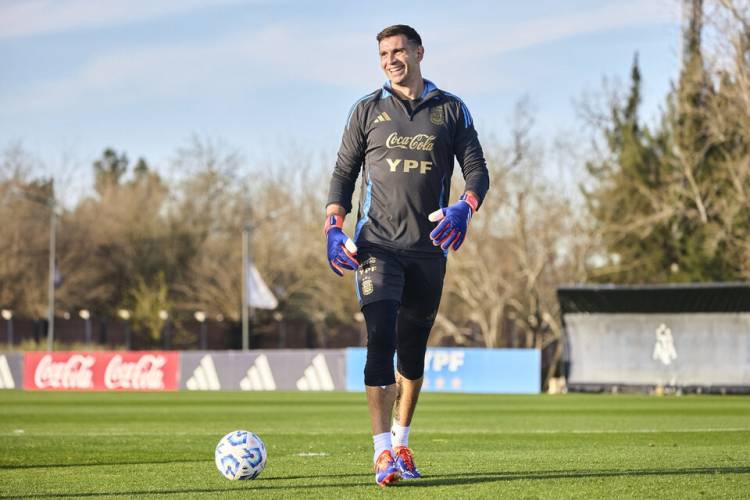 LA SELECCIÓN ARGENTINA ENFRENTA A CHILE EN LA NOCHE DEL ADIÓS A DI MARÍA
