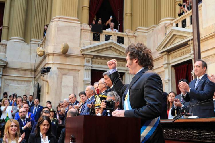 MILEI EN EL CONGRESO: PRESENTACIÓN DEL PRESUPUESTO 2025, EN EL PRIMER TIME Y CON MUCHAS BUTACAS VACÍAS