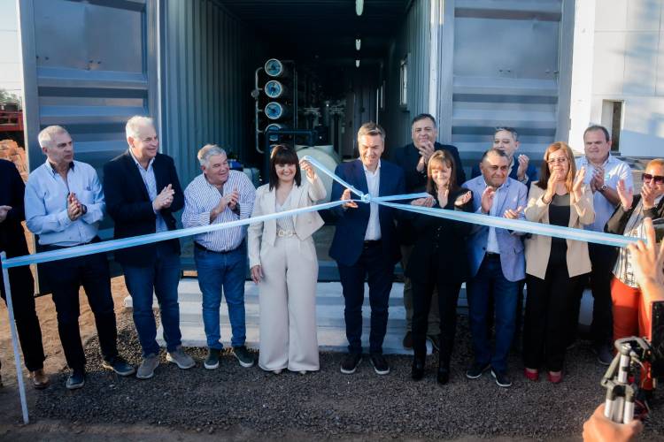 MÚLTIPLES OBRAS  PARA PAMPA ALMIRÓN: EL GOBERNADOR ZDERO INAUGURÓ UNA UPI, UNA PLANTA DE AGUA  POTABLE Y EL PASEO DEL BUEN TRATO AL ADULTO MAYOR