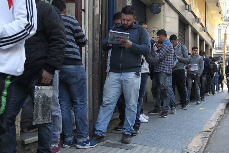 LA CRISIS PEGA EN EL EMPLEO