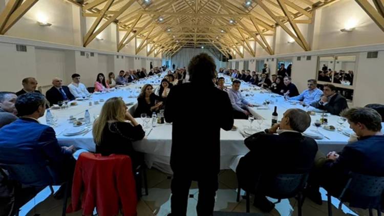 ASADO EN LA QUINTA DE OLIVOS: MILEI AGASAJÓ A LOS DIPUTADOS "HÉROES" QUE APOYARON EL VETO A LA SUBA PARA JUBILADOS