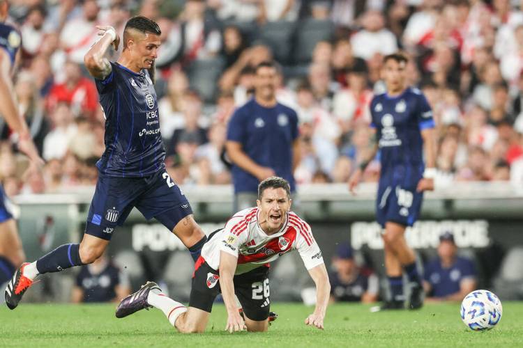 RIVER NO LE ENCONTRÓ LA VUELTA Y PERDIÓ CON TALLERES