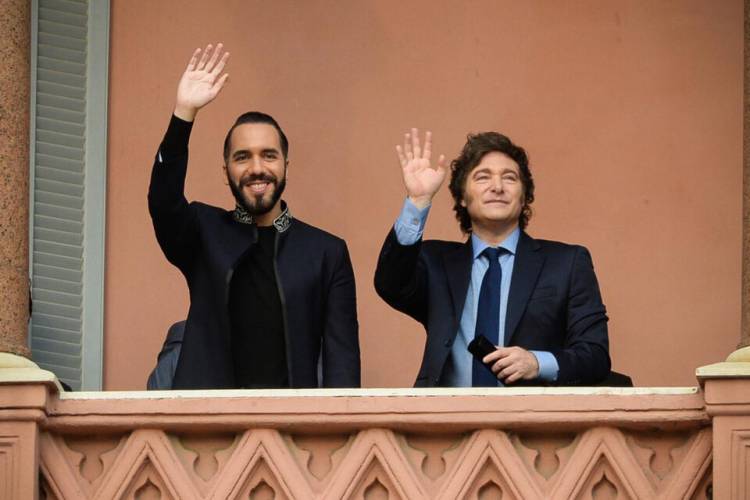 BUKELE, DEL BALCÓN DE LA ROSADA A OLIVOS