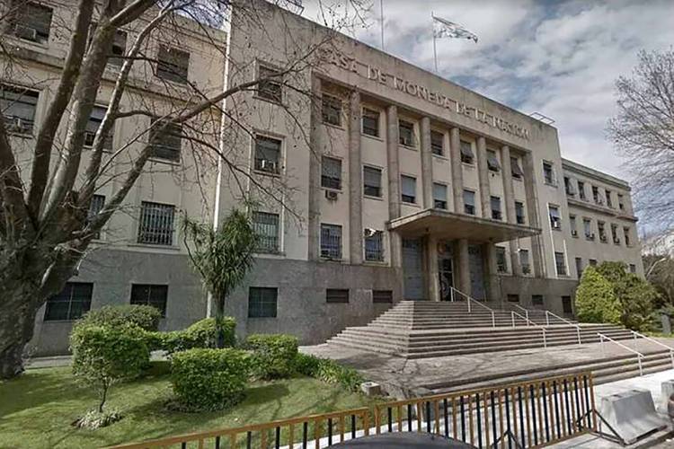 LA MOTOSIERRA DE MILEI AHORA VA POR EL CIERRE DE LA CASA DE LA MONEDA